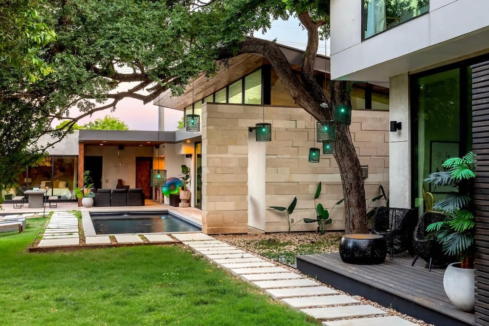 Eastside Rainey Mansion - Image 41