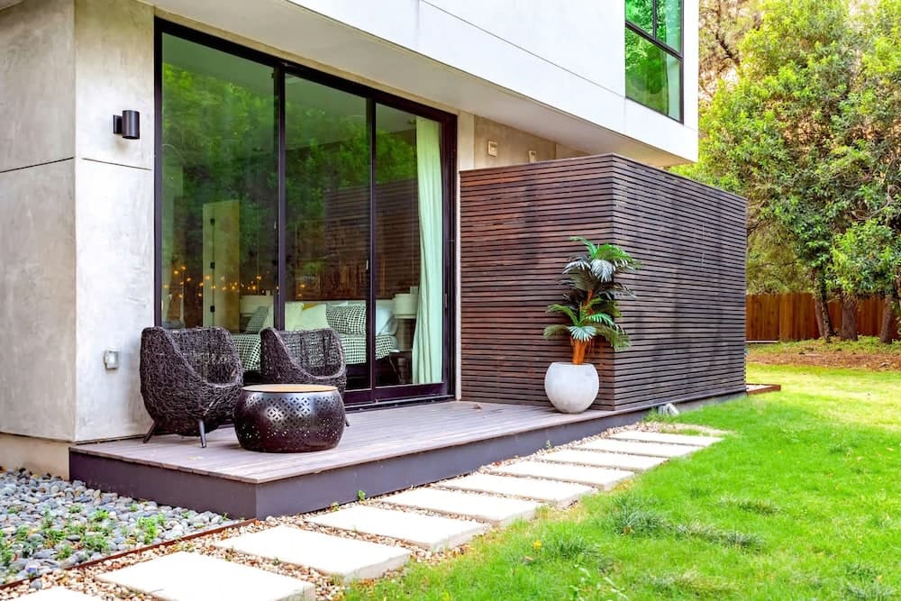 Eastside Rainey Mansion - Image 33