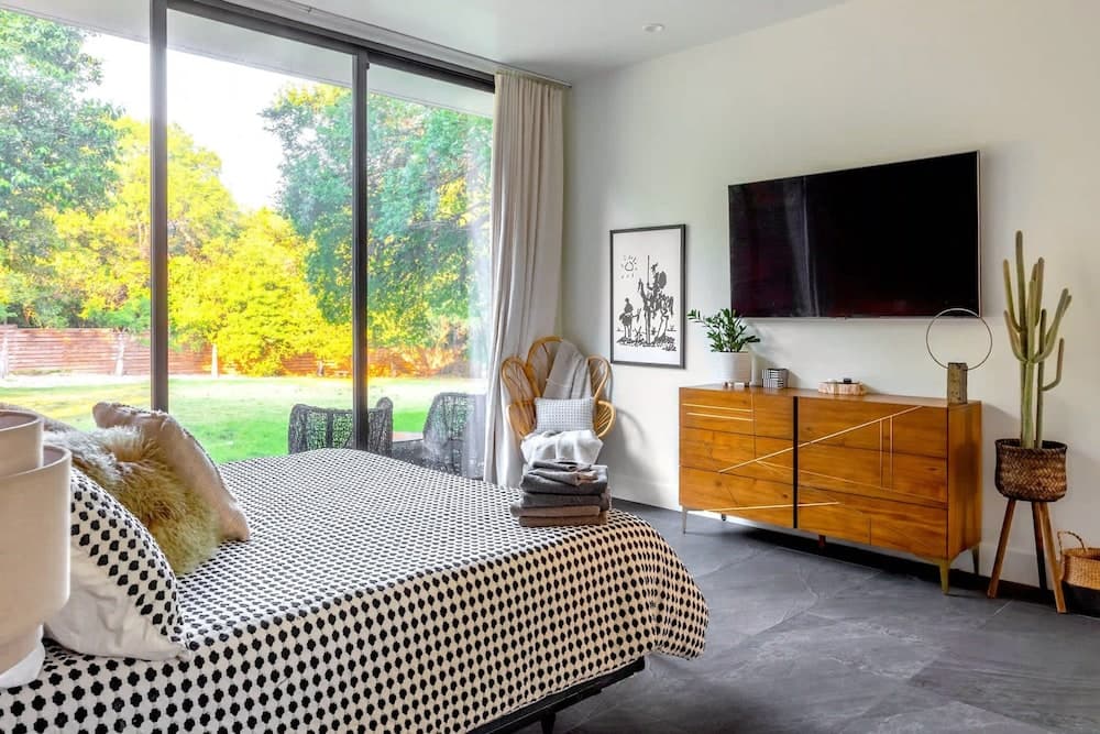 Eastside Rainey Mansion - Image 11