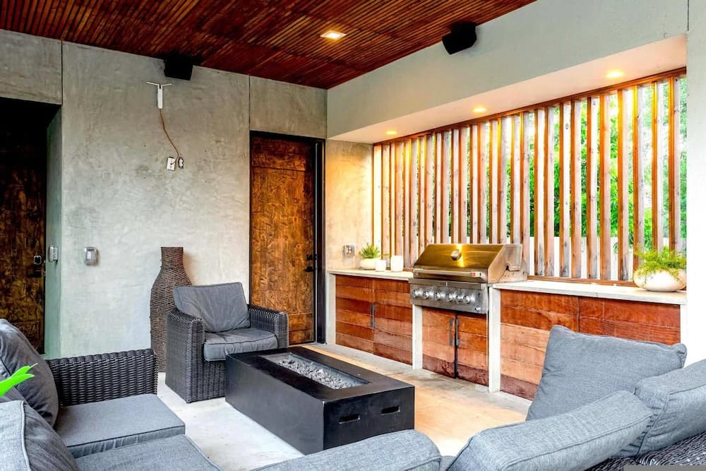 Eastside Rainey Mansion - Image 14