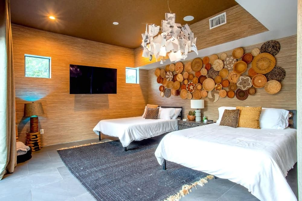 Eastside Rainey Mansion - Image 16