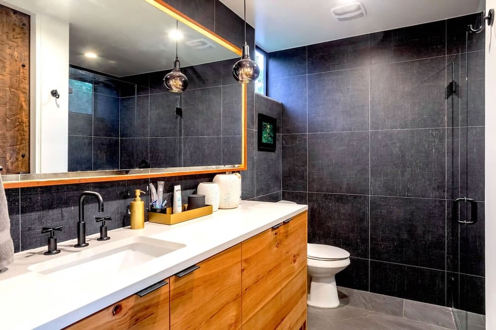 Eastside Rainey Mansion - Image 17