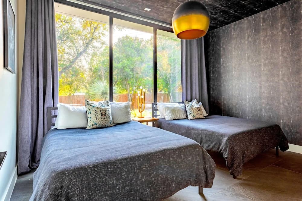 Eastside Rainey Mansion - Image 18