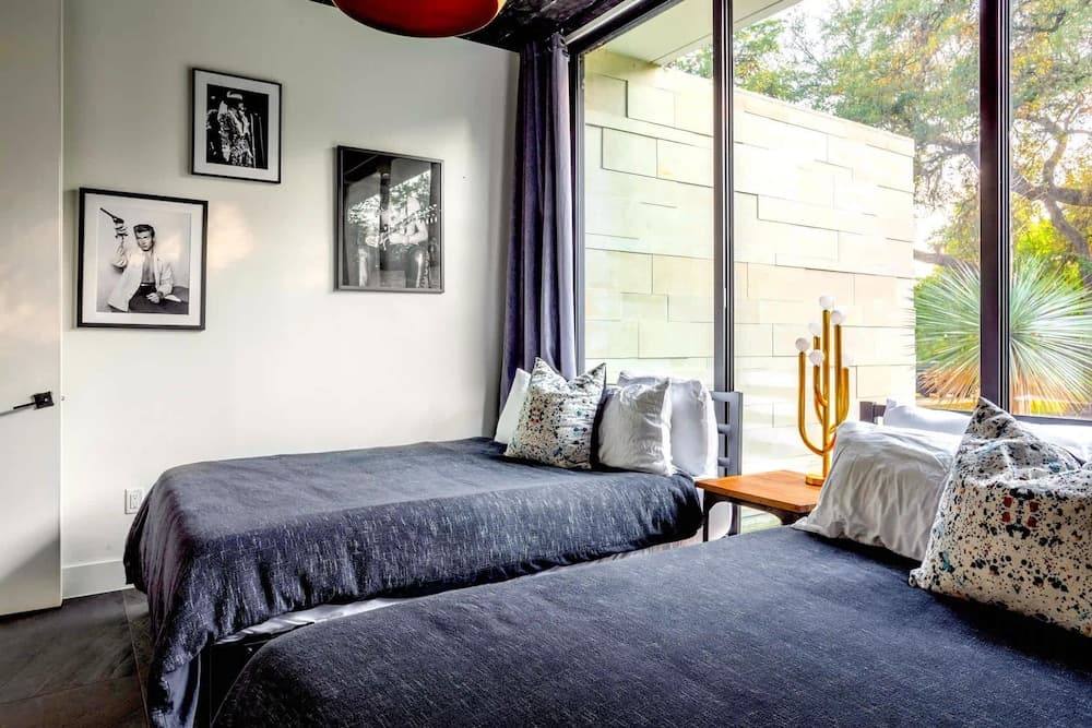 Eastside Rainey Mansion - Image 19