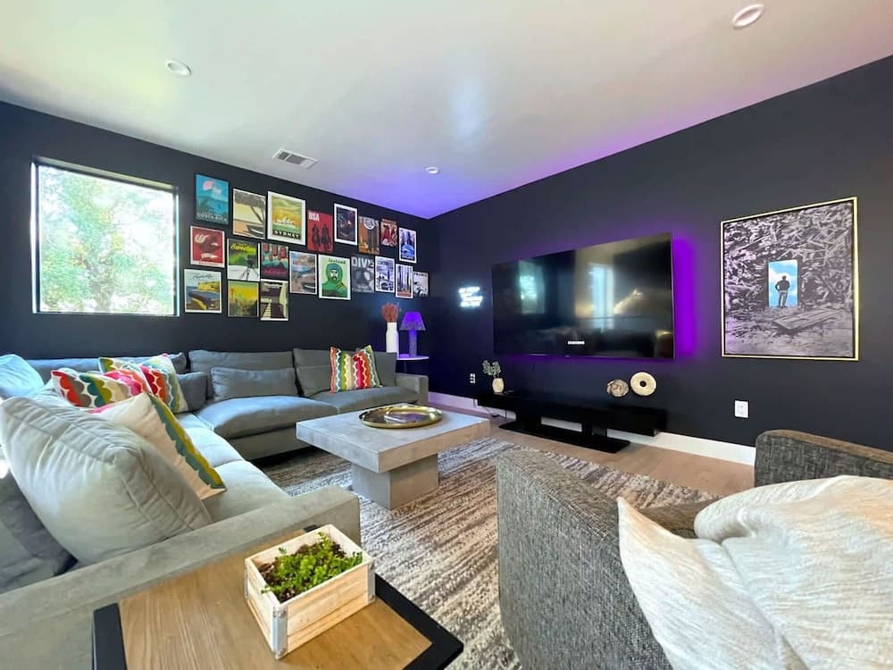 Eastside Rainey Mansion - Image 20