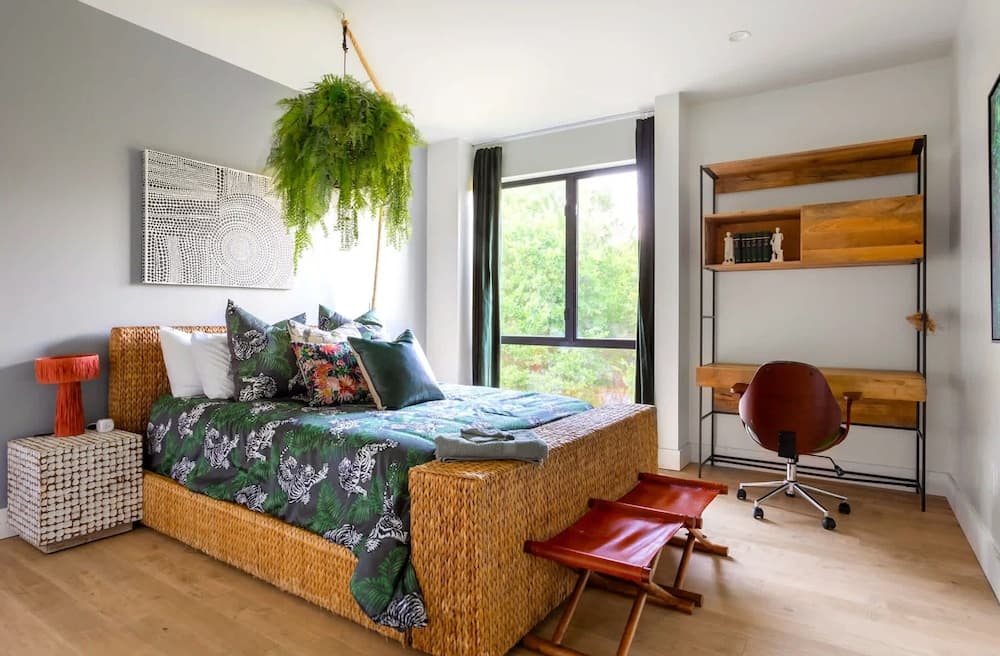 Eastside Rainey Mansion - Image 23