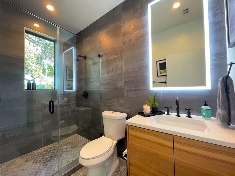 Eastside Rainey Mansion - Image 31