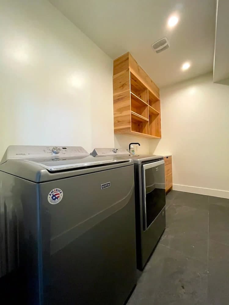 Eastside Rainey Mansion - Image 32