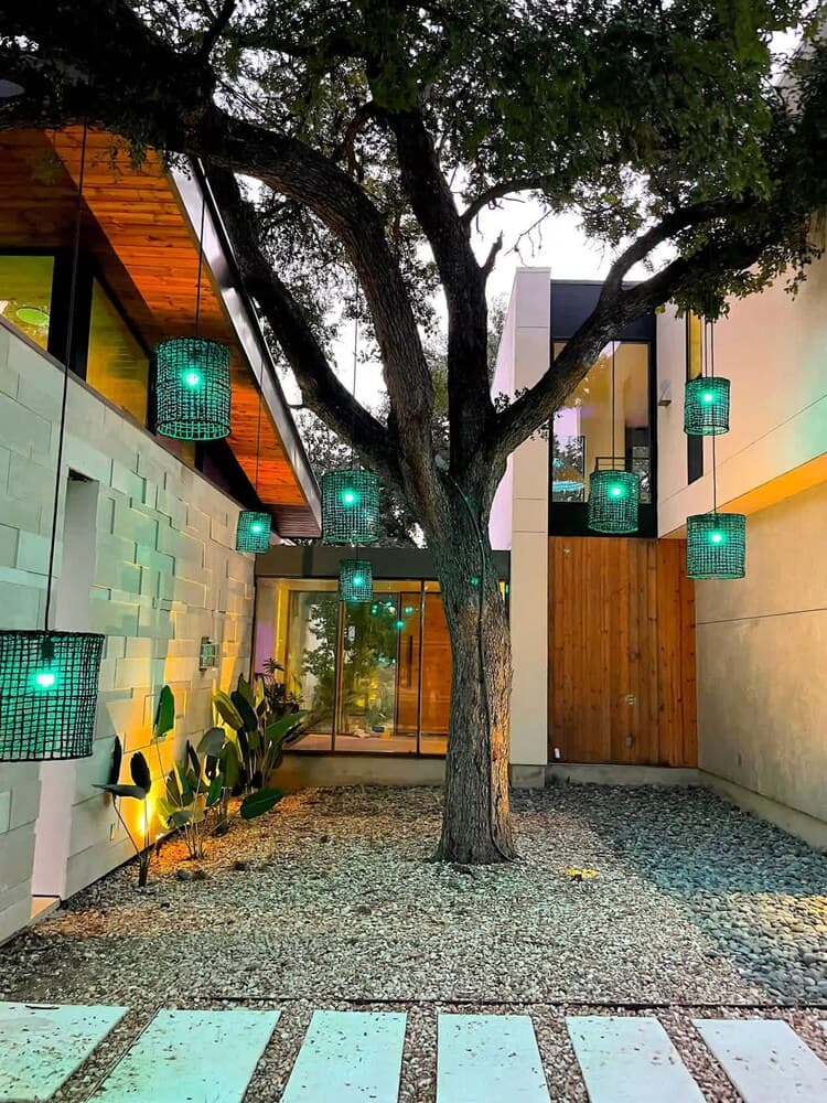 Eastside Rainey Mansion - Image 45