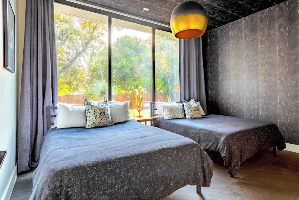 Eastside Mansion - Image 2