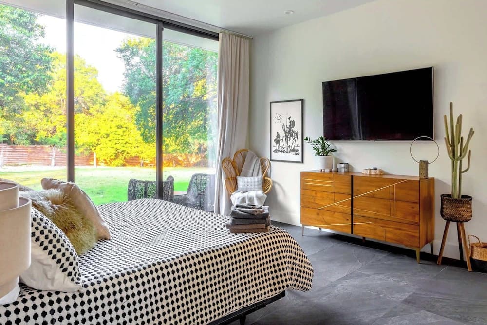 Eastside Mansion - Image 3