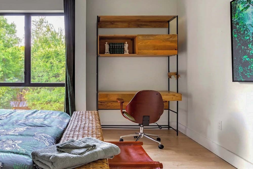 Eastside Mansion - Image 13