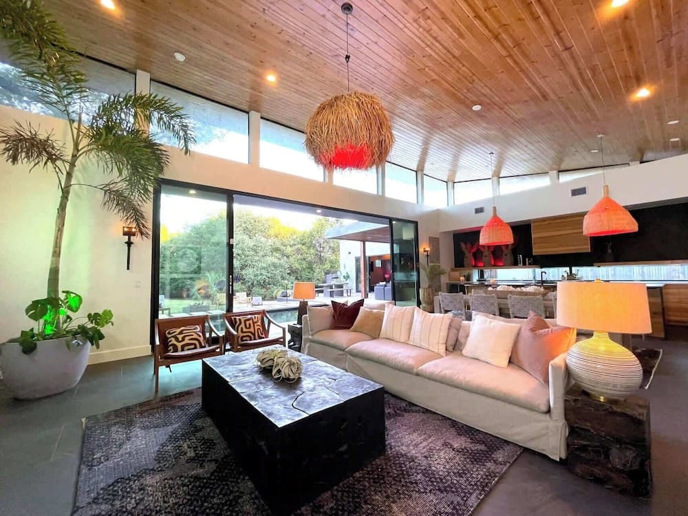 Eastside Mansion - Image 22