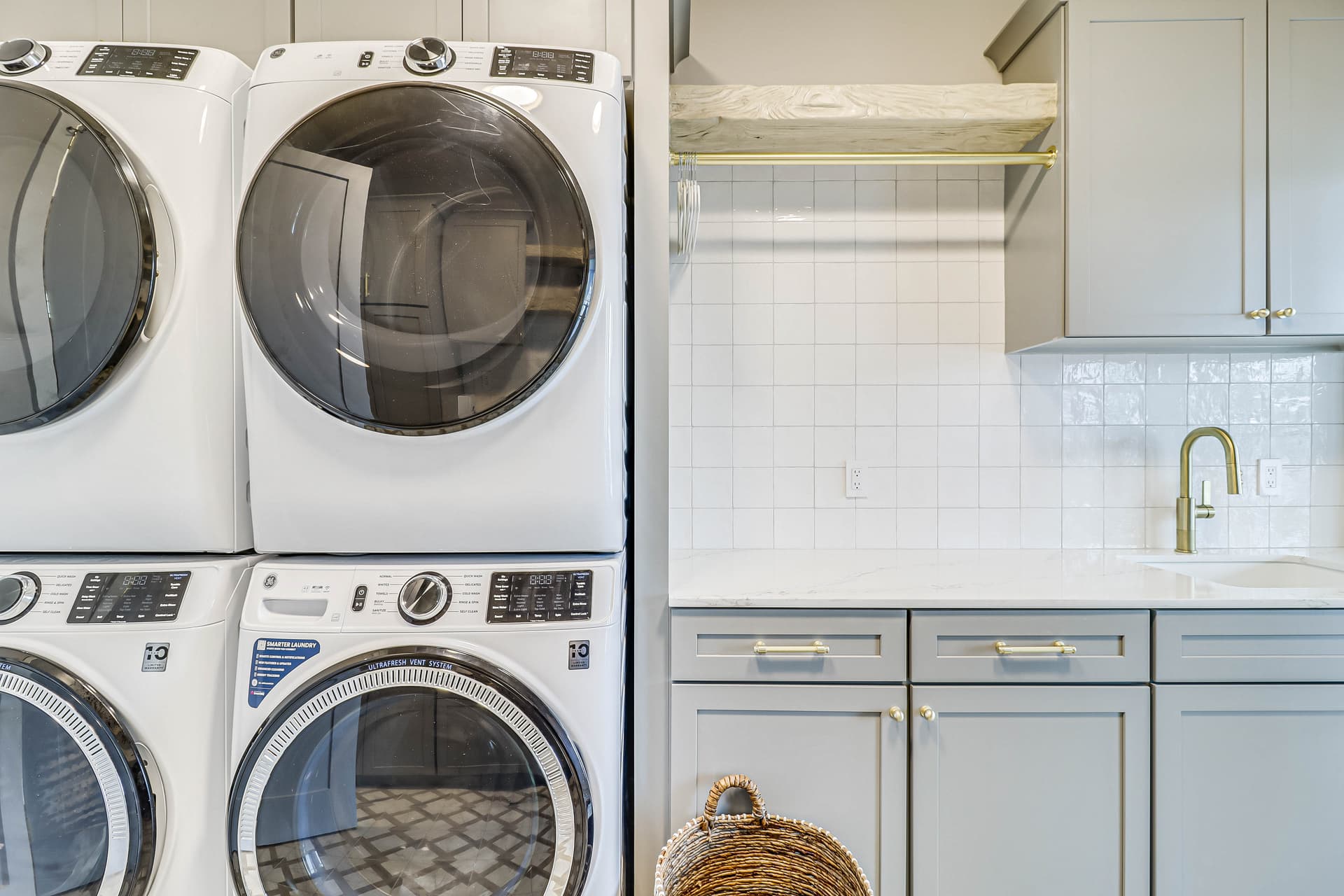 Easy Breezy - Image 45