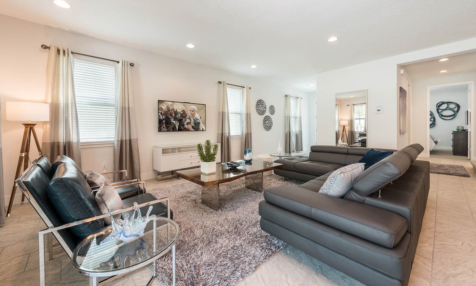 Modern Manor - Image 4