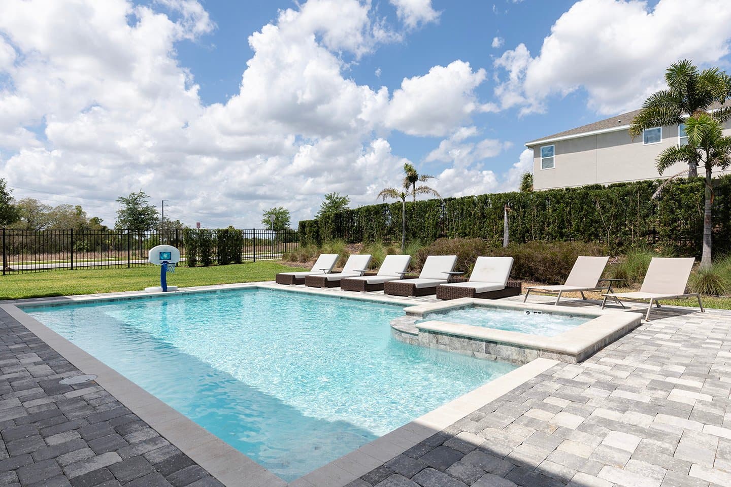 The Vibrant Airy Villa - Image 1