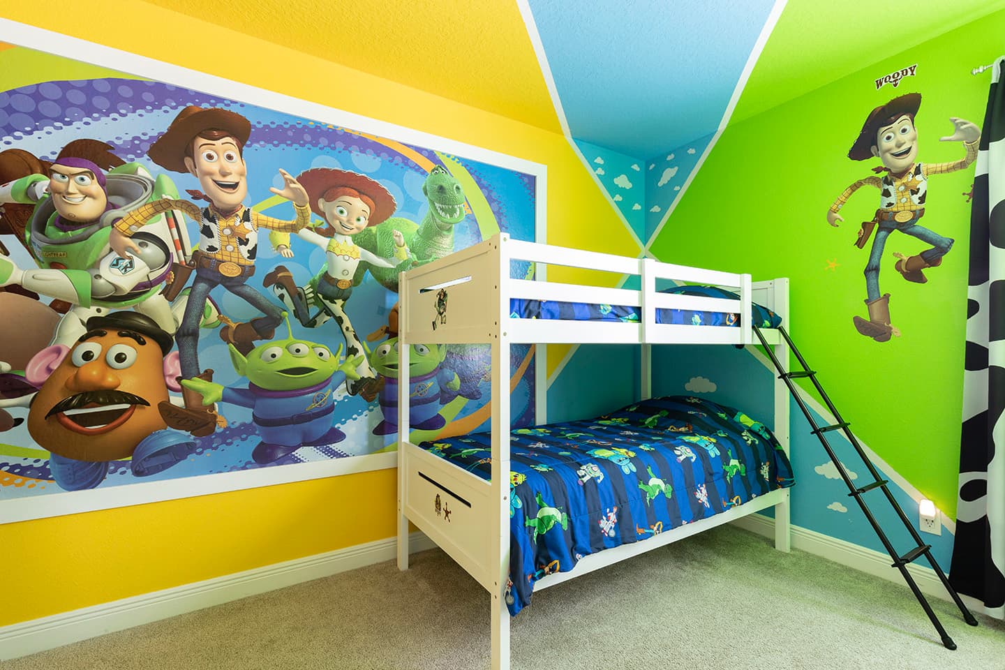 The Vibrant Airy Villa - Image 9