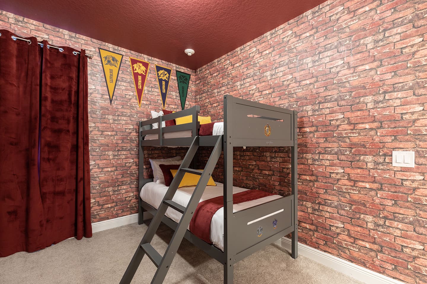 The Vibrant Airy Villa - Image 10