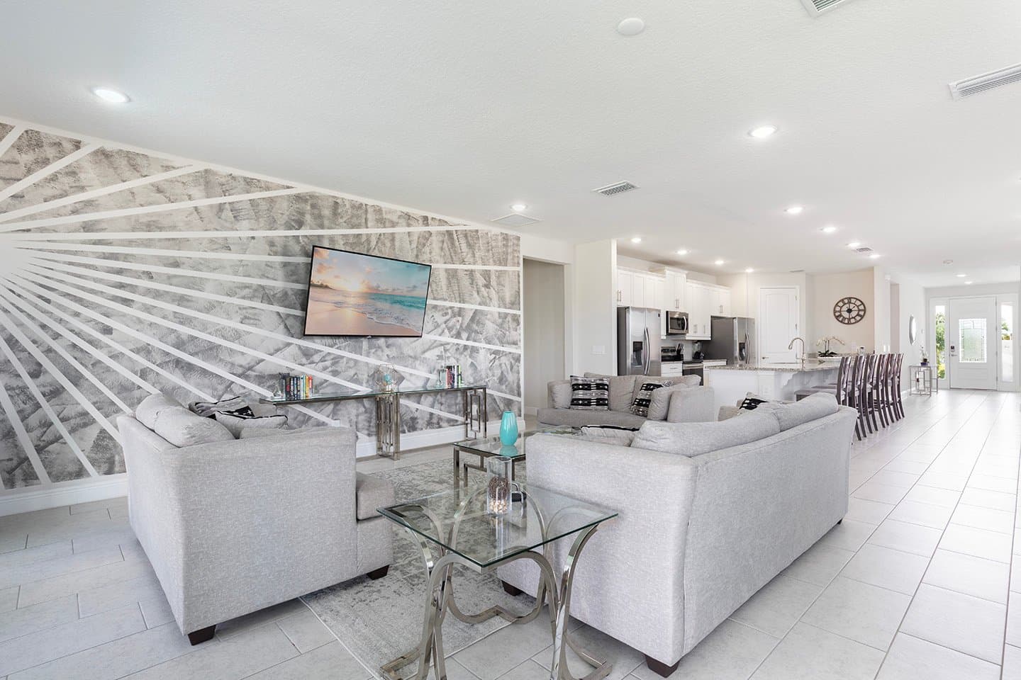 The Vibrant Airy Villa - Image 2