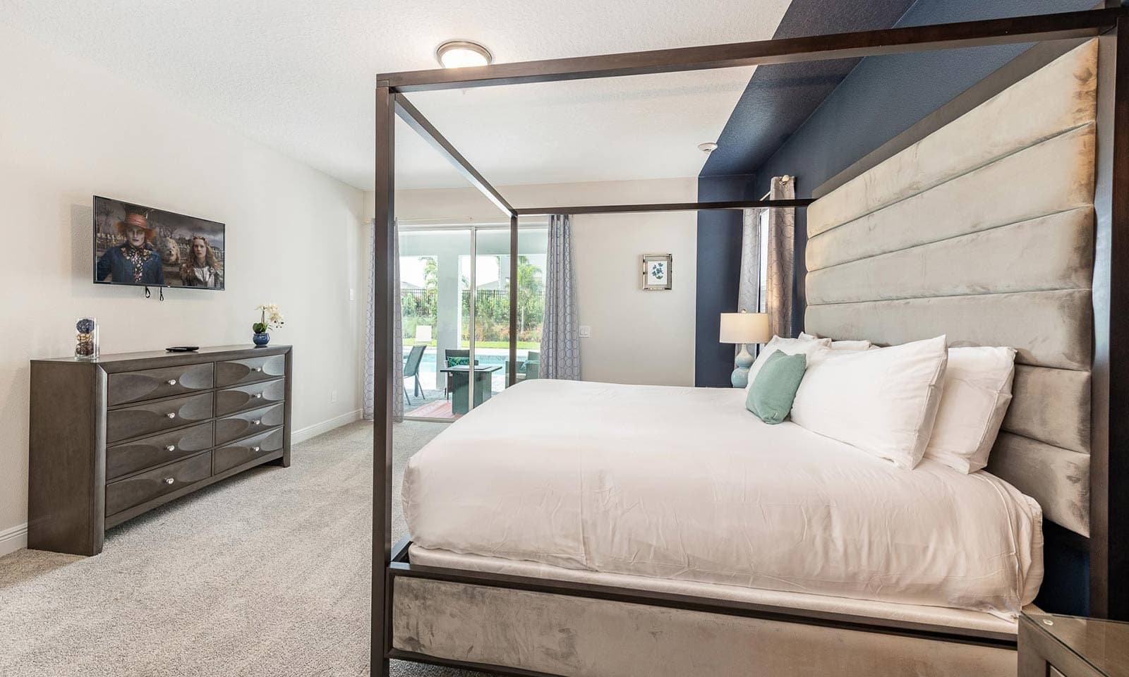 The Vibrant Airy Villa - Image 15