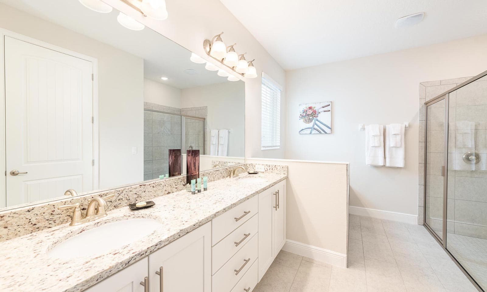 The Vibrant Airy Villa - Image 16