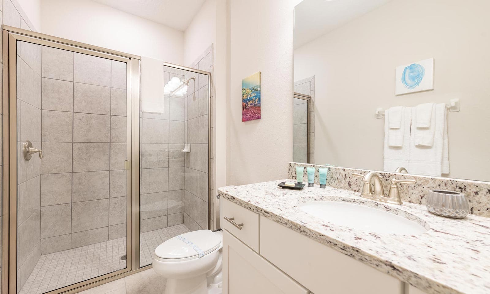 The Vibrant Airy Villa - Image 18