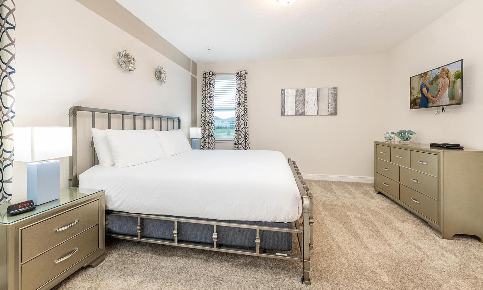 The Vibrant Airy Villa - Image 20