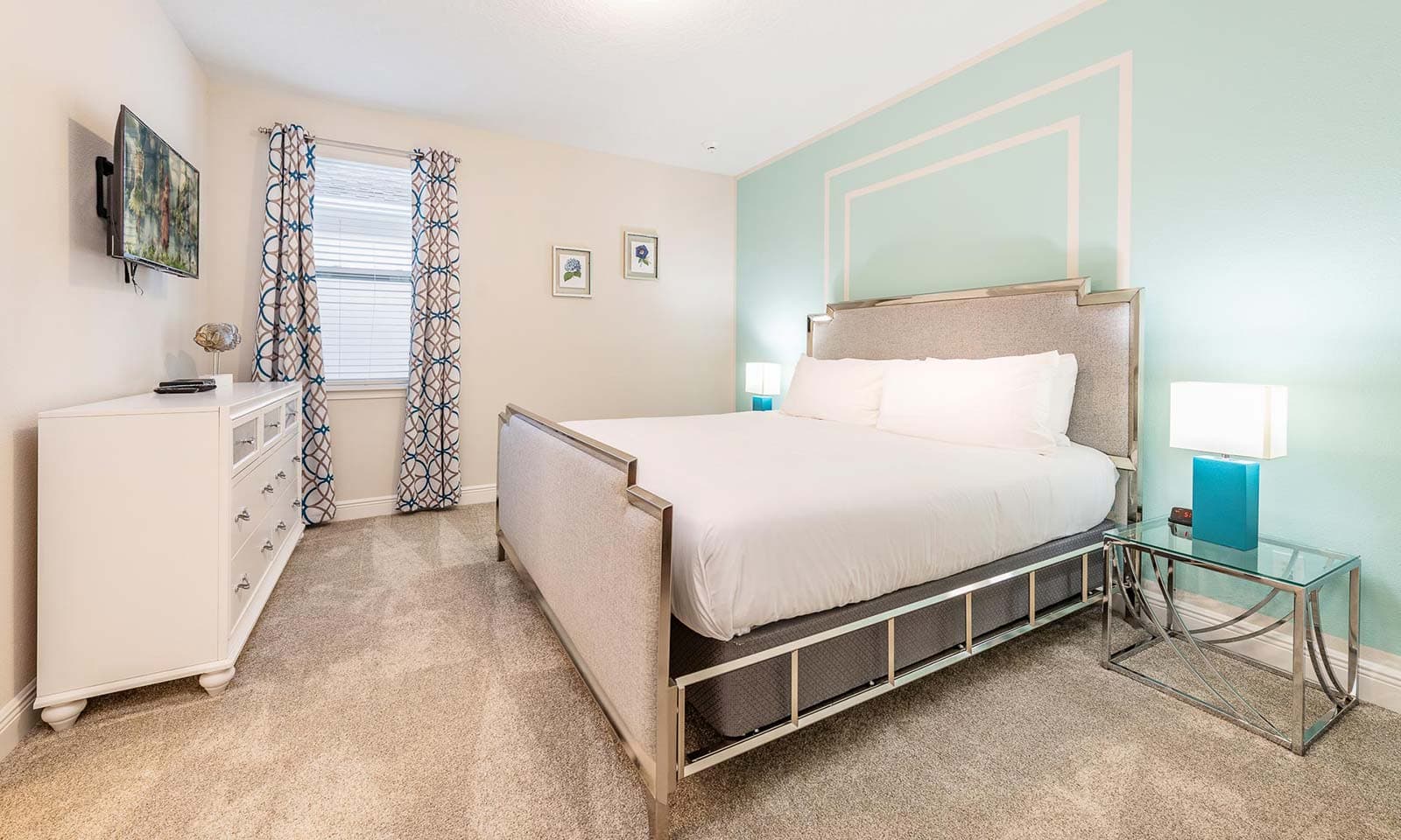 The Vibrant Airy Villa - Image 25