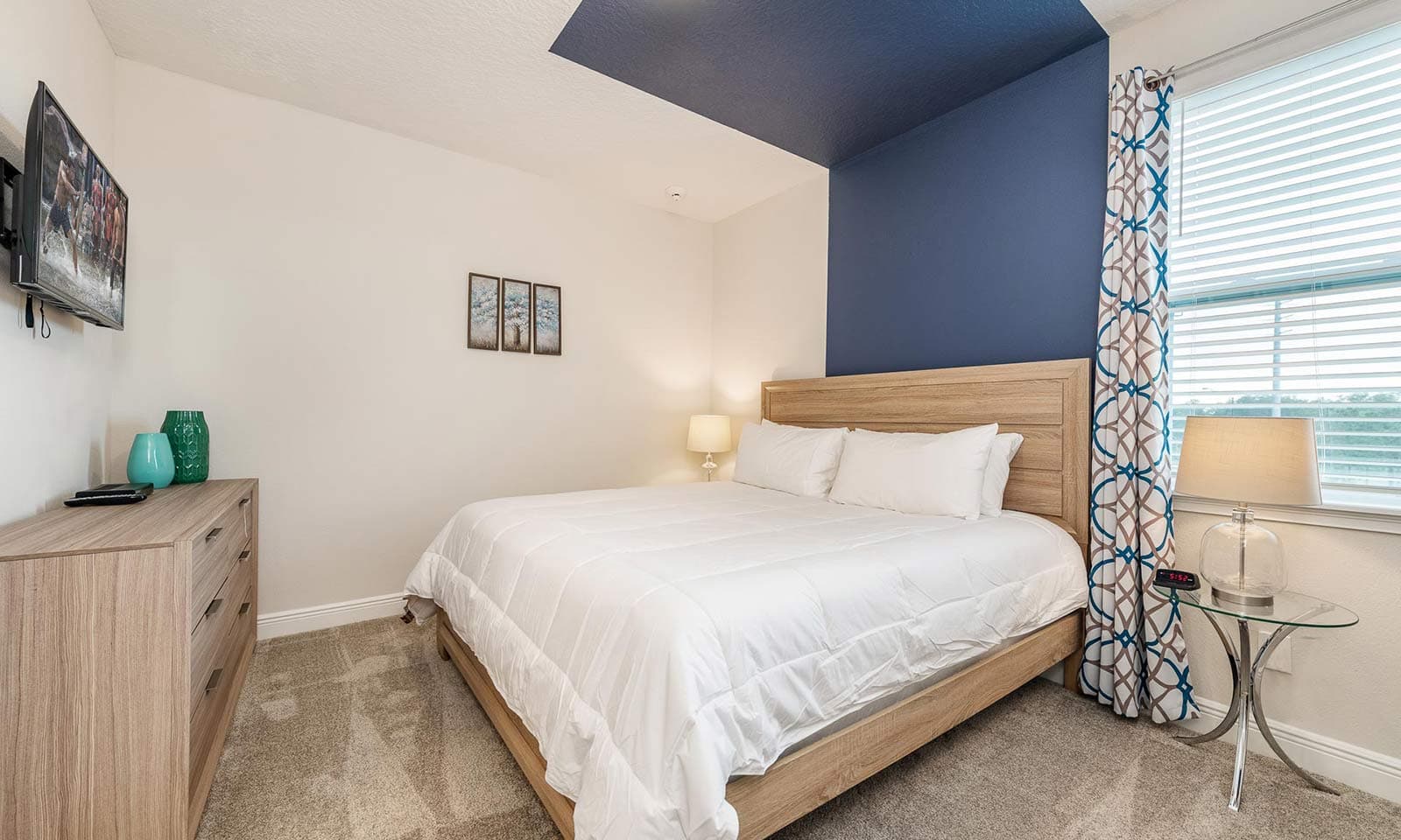 The Vibrant Airy Villa - Image 27