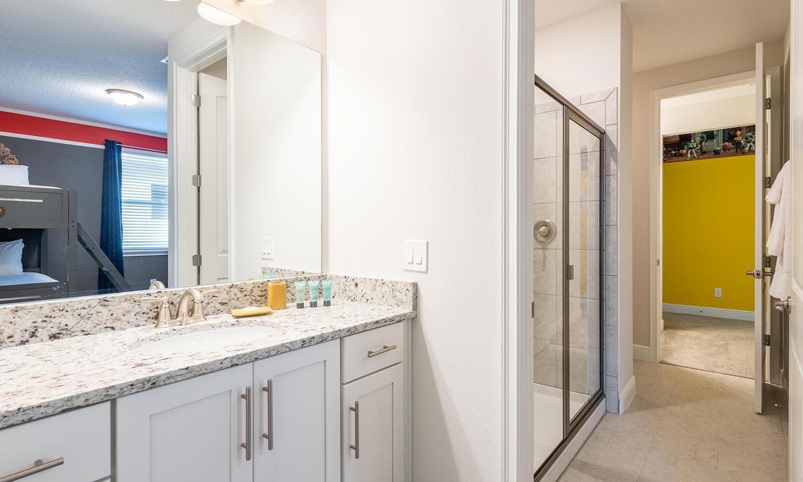 The Vibrant Airy Villa - Image 31