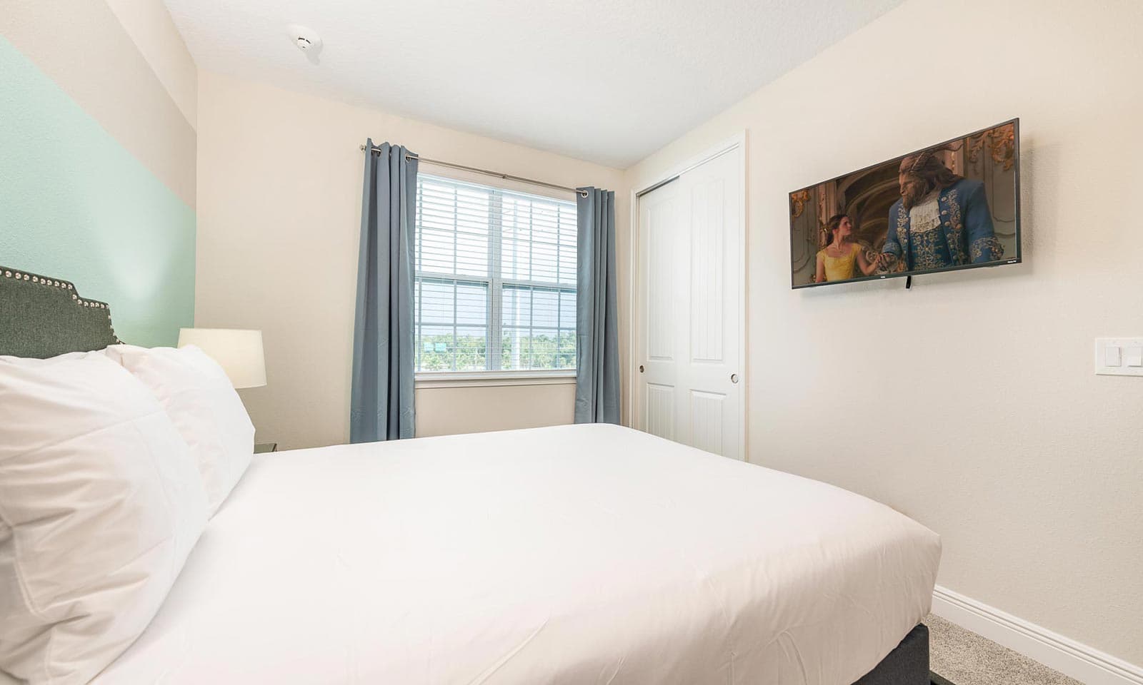 The Vibrant Airy Villa - Image 35