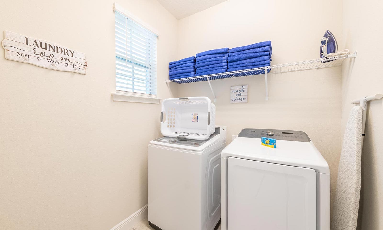 The Vibrant Airy Villa - Image 37