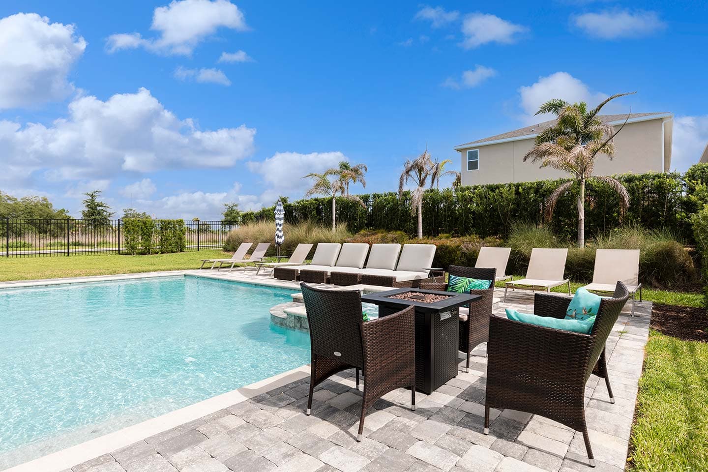 The Vibrant Airy Villa - Image 43