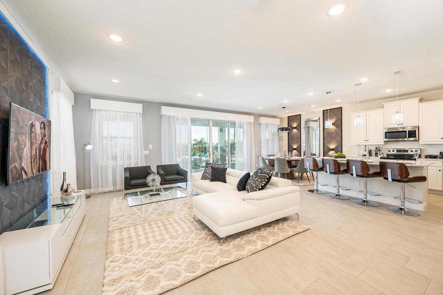 Fun-in-the-Sun Villa - Image 4