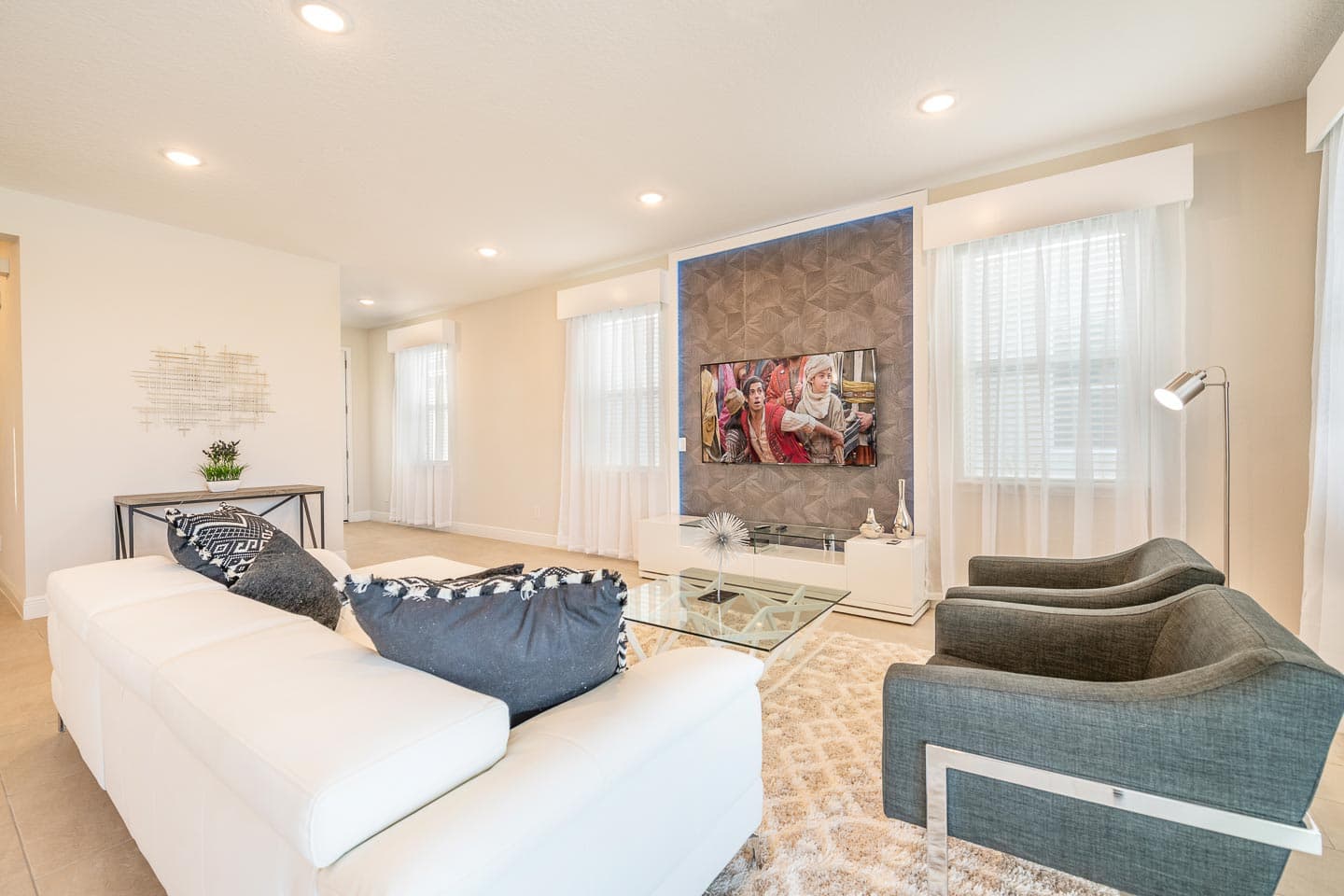 Fun-in-the-Sun Villa - Image 3