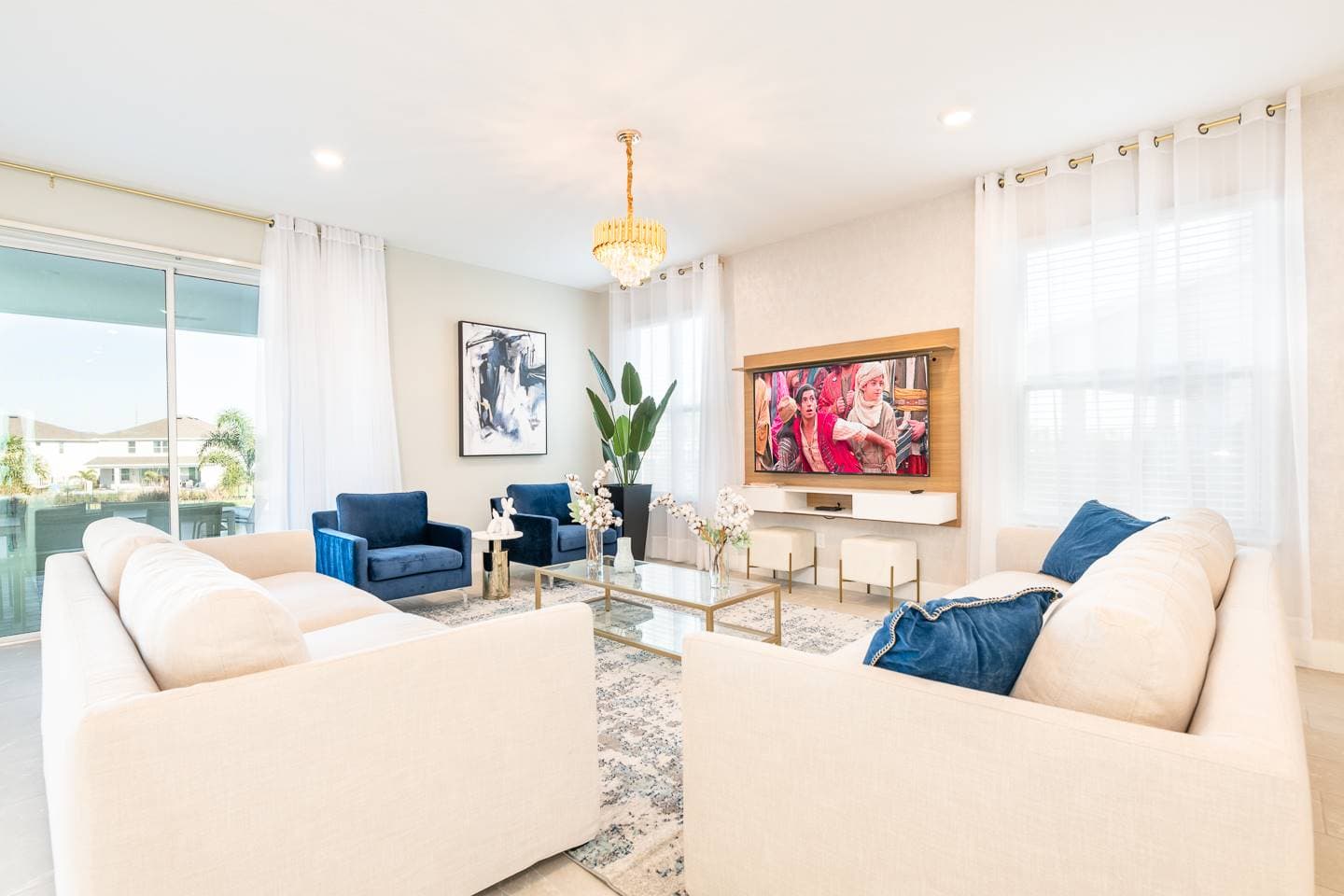 Colorful Southfield Getaway - Image 2