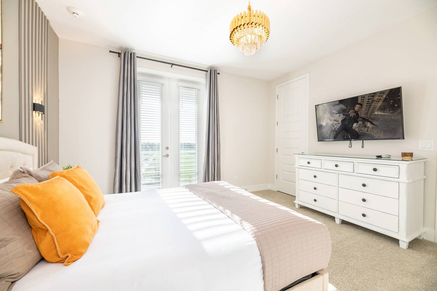 Colorful Southfield Getaway - Image 22