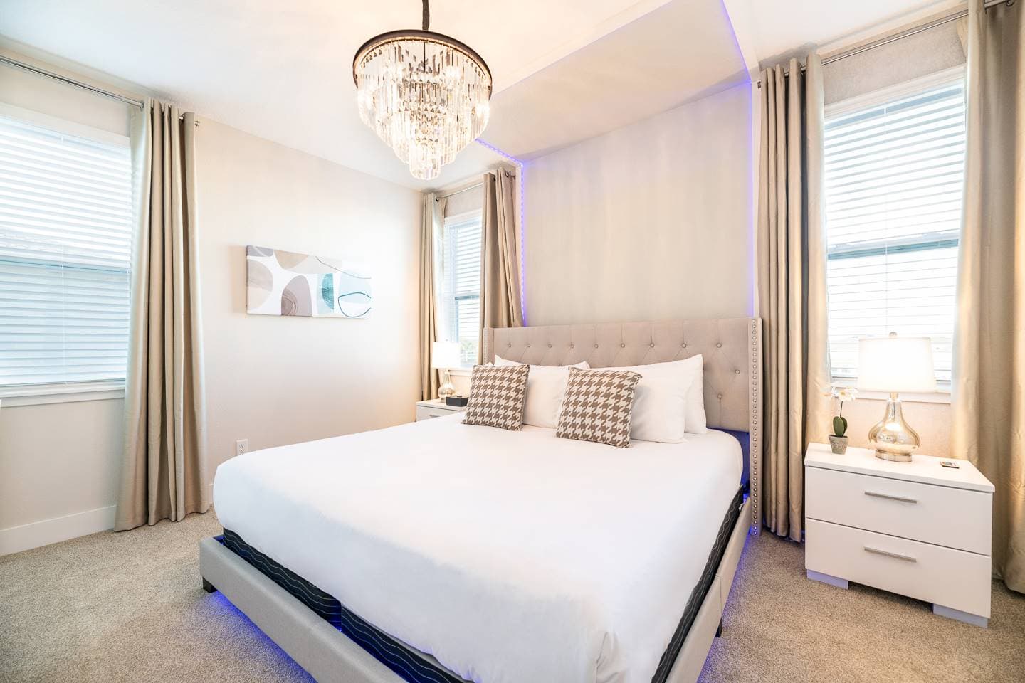 Colorful Southfield Getaway - Image 37