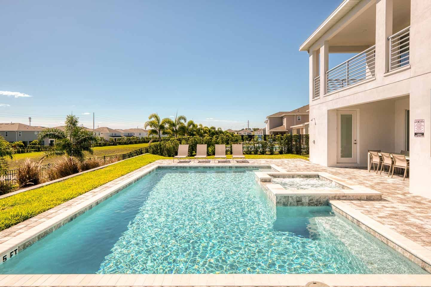 Colorful Southfield Getaway - Image 6