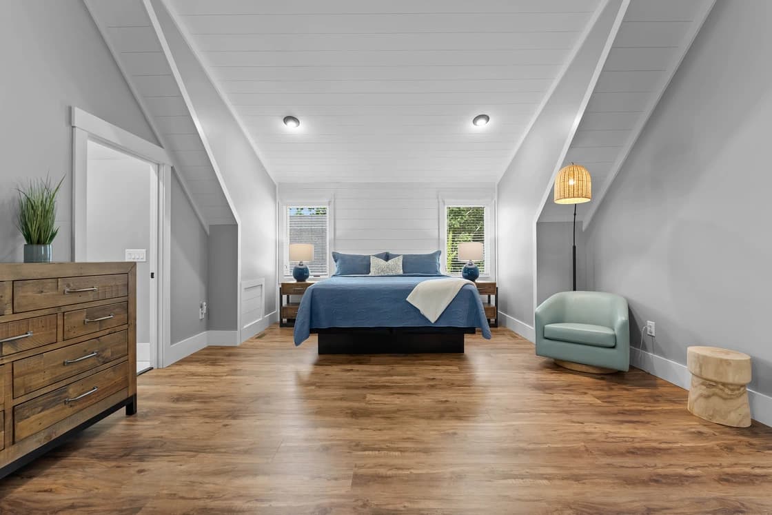 Lakefront Serenity Lodges - Image 15