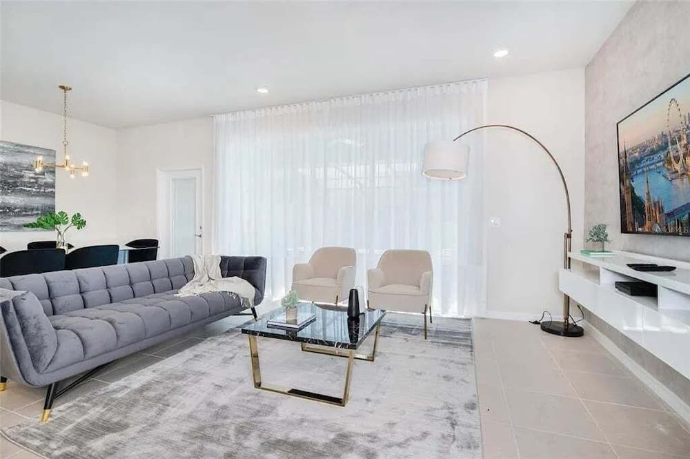 Azure Grace Villa - Image 1