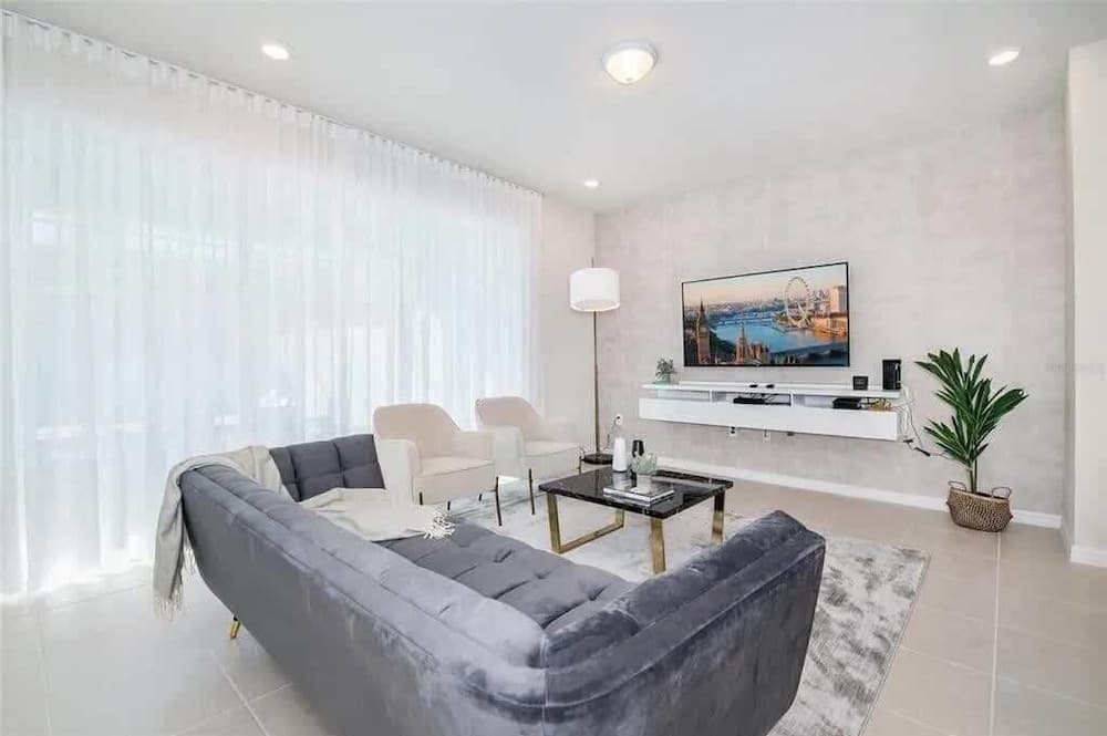 Azure Grace Villa - Image 2