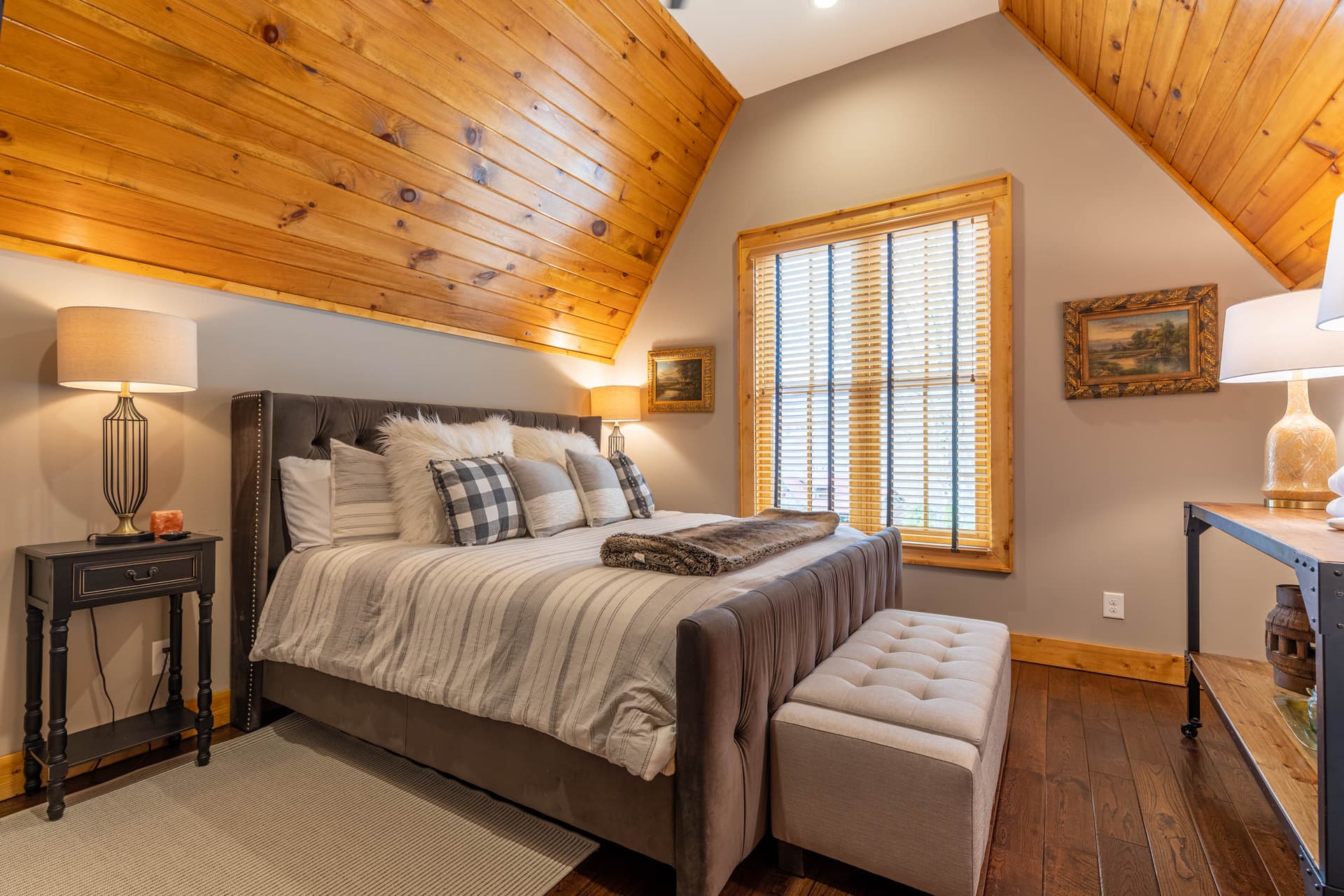 Elk Bluff Home - Image 18