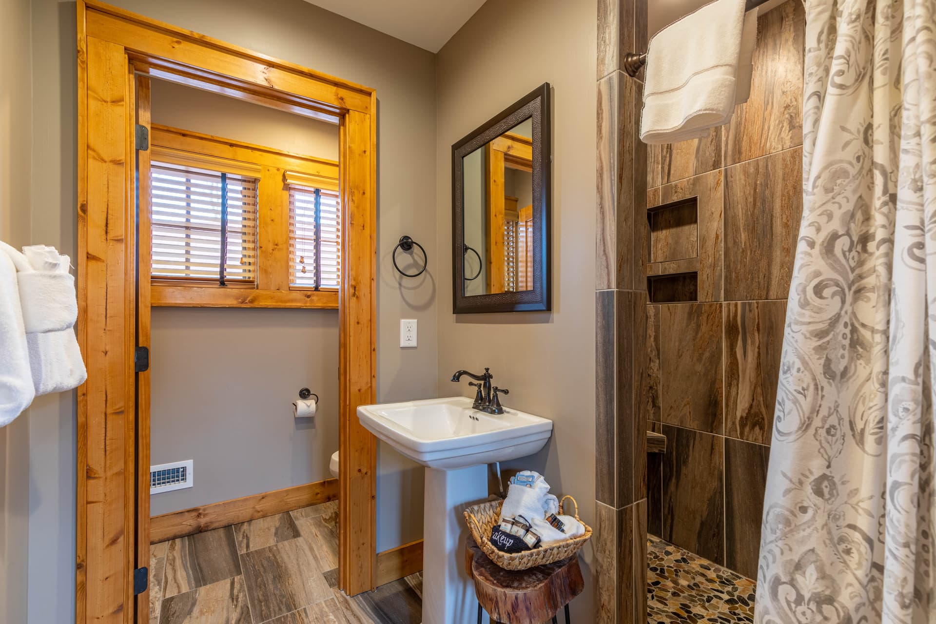 Elk Bluff Home - Image 22