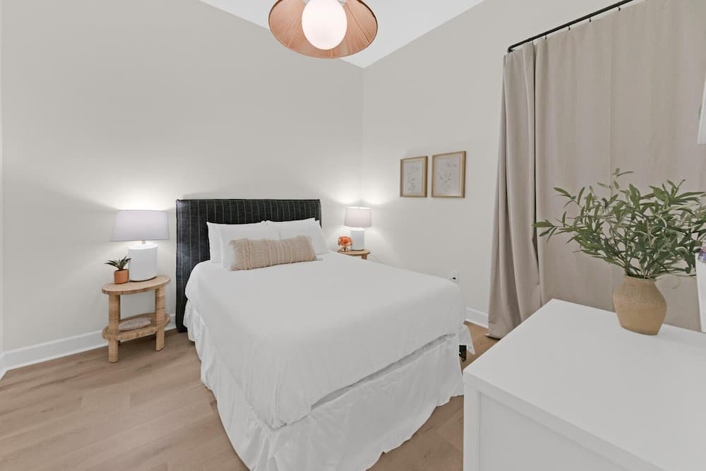 Emerald by Alma - Image 4