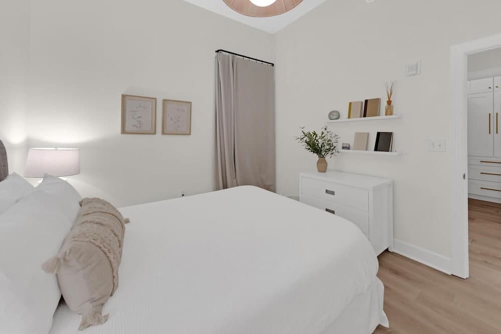 Emerald by Alma - Image 5