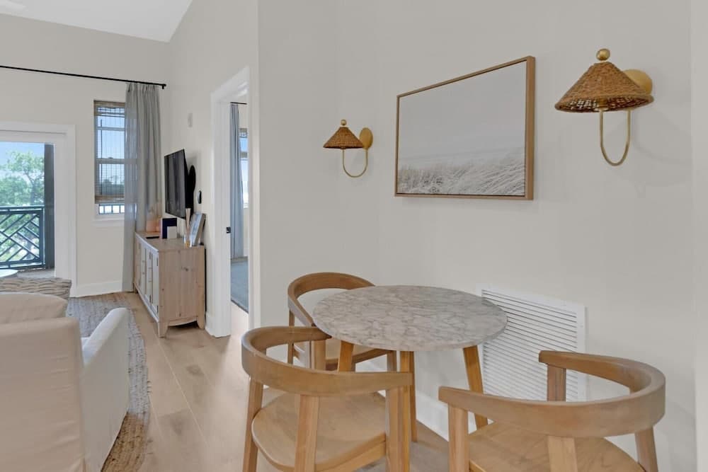 Emerald by Alma - Image 16