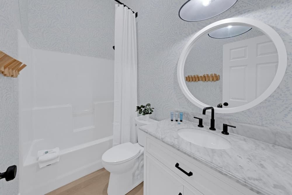 Emerald by Alma - Image 22