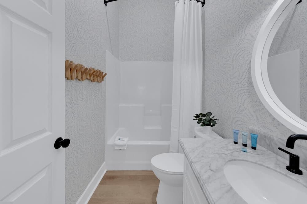 Emerald by Alma - Image 23