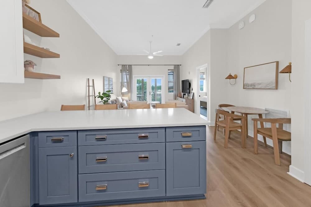 Emerald by Alma - Image 15